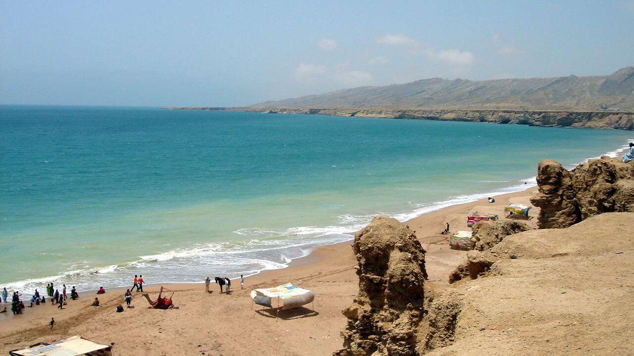 10 Picnic Spots in Karachi to Beat the Summer Heat - Picnic 2024 - Beach - Beat the Heat Summer - Karachi Beaches